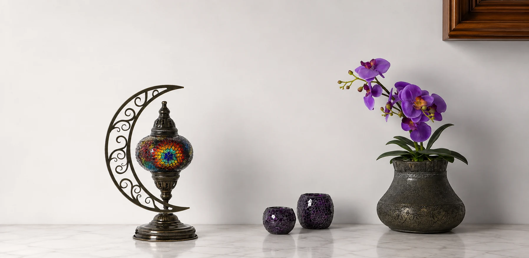 Crescent-shaped Turkish mosaic lamp